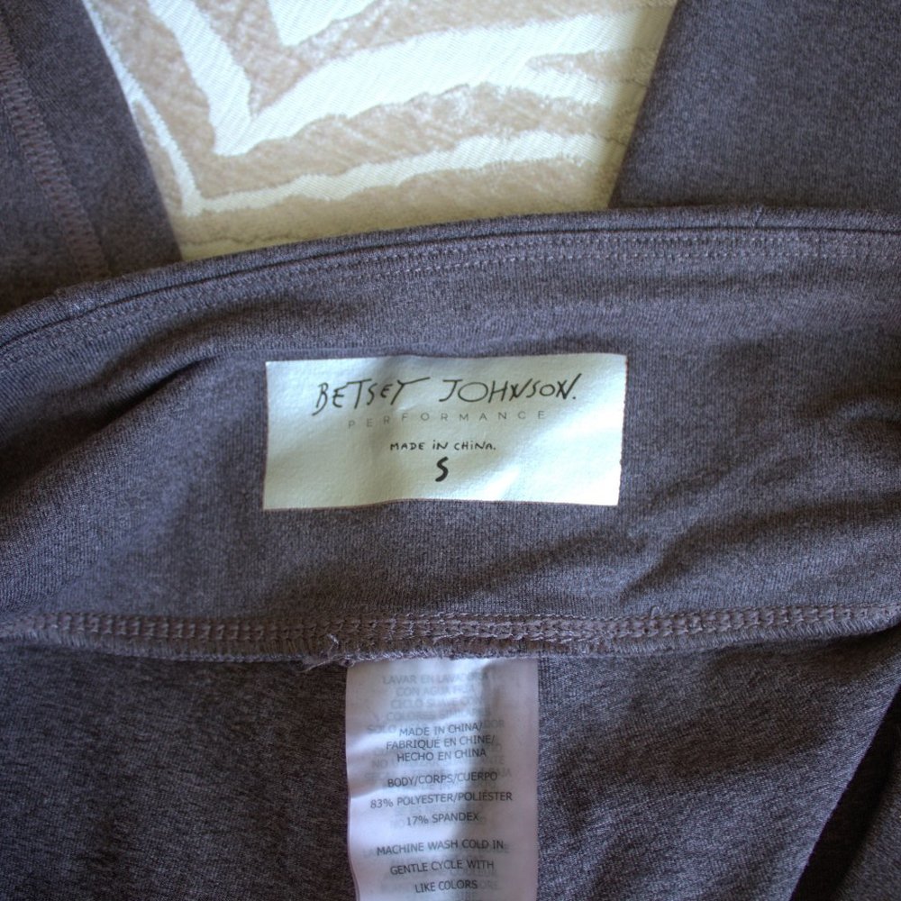 Betsy Johnson | Yoga Capris | Workout Pants - Picture 6 of 6